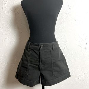 H&M green high waisted shorts